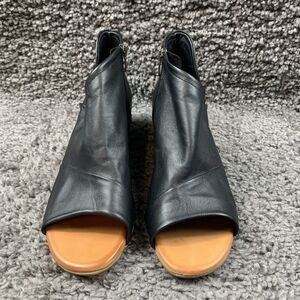 Mago leather heeled open toe shoes size 41 black